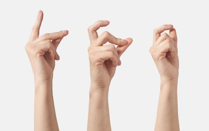 L’exercice des bisous fait partie de la gym des doigts préconisée par les graphothérapeutes