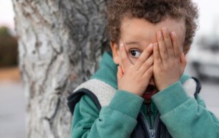 L’hypnothérapeute travaille sur l’anxiété des enfants DYS